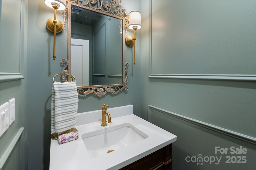 135 Westview Dr Hendersonville, NC 28791