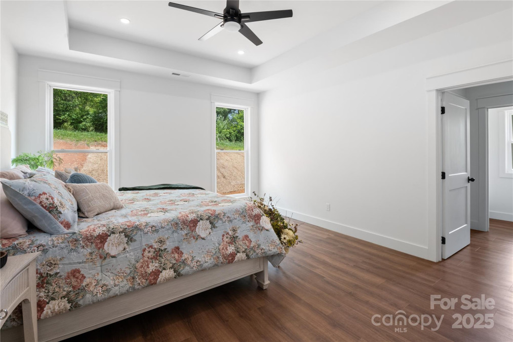 135 Westview Dr Hendersonville, NC 28791