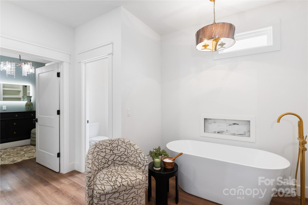 135 Westview Dr Hendersonville, NC 28791