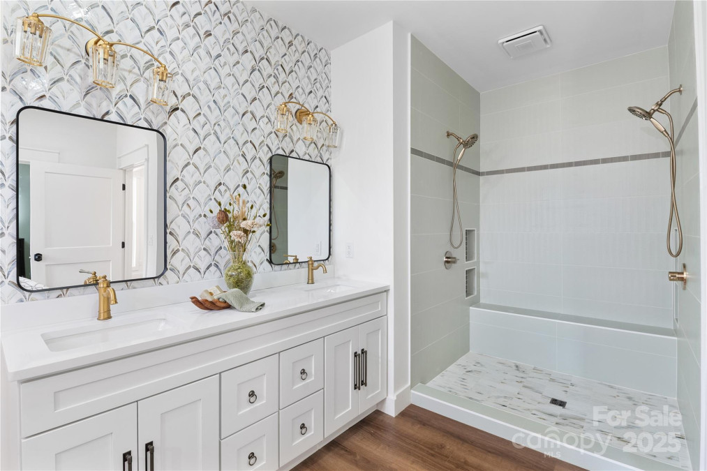 135 Westview Dr Hendersonville, NC 28791