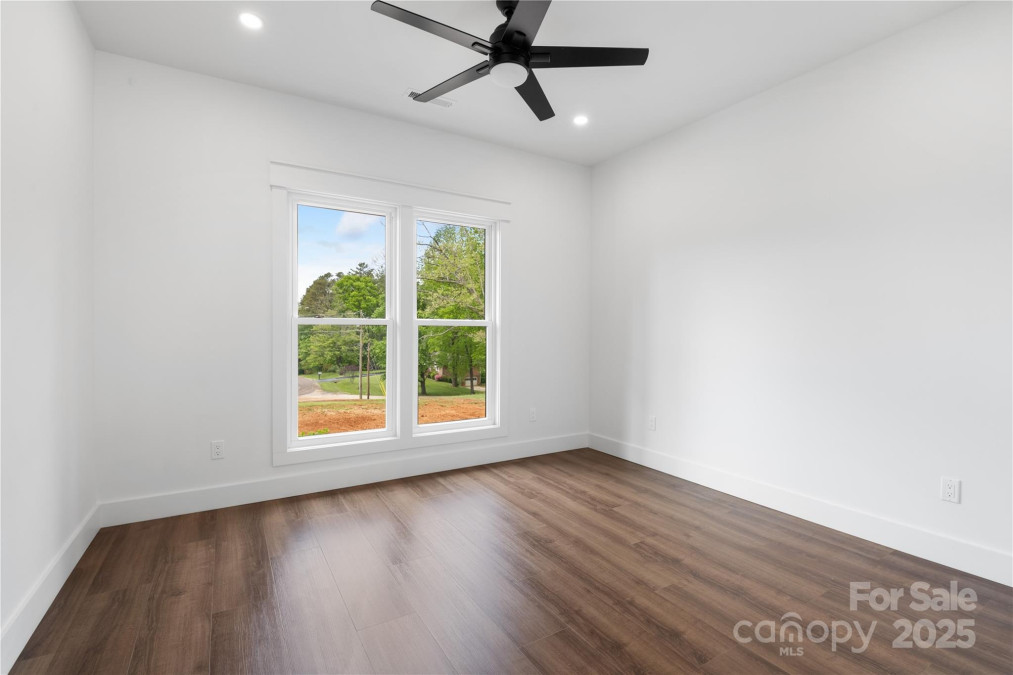 135 Westview Dr Hendersonville, NC 28791