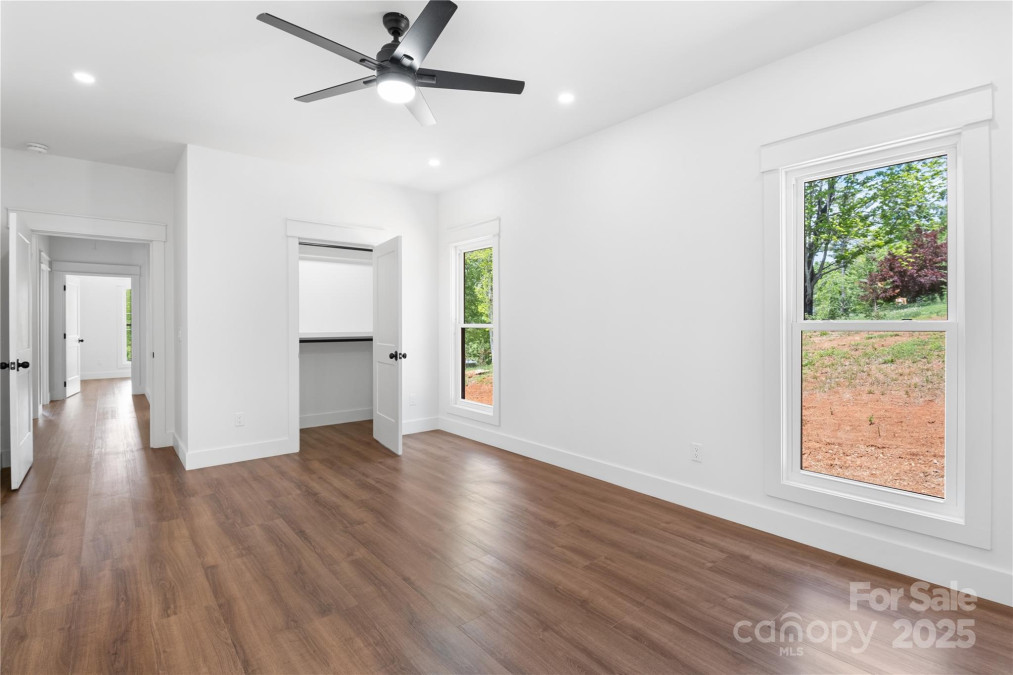 135 Westview Dr Hendersonville, NC 28791