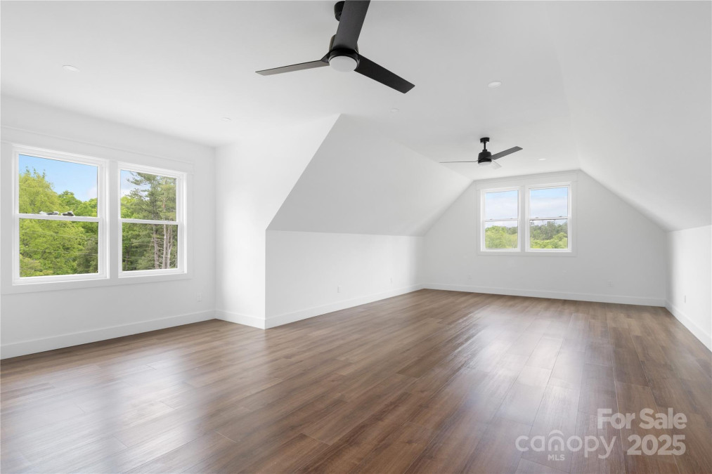 135 Westview Dr Hendersonville, NC 28791