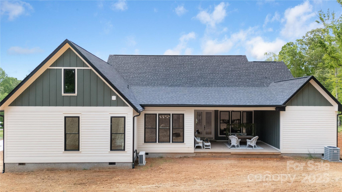 135 Westview Dr Hendersonville, NC 28791