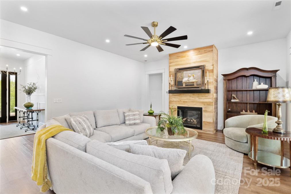 135 Westview Dr Hendersonville, NC 28791