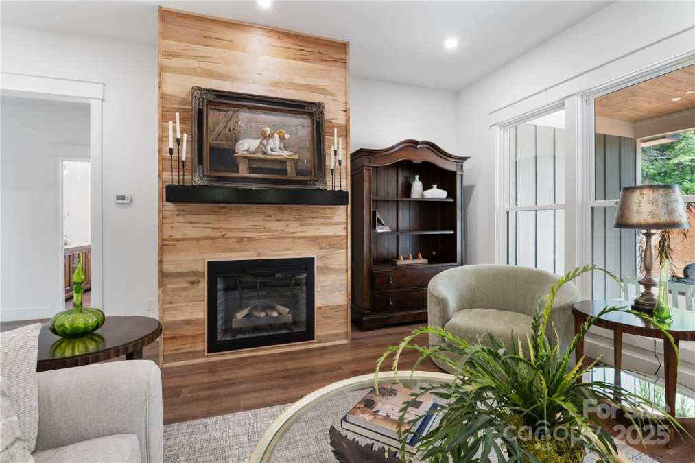 135 Westview Dr Hendersonville, NC 28791