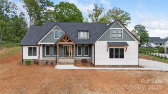 135 Westview Dr Hendersonville, NC 28791