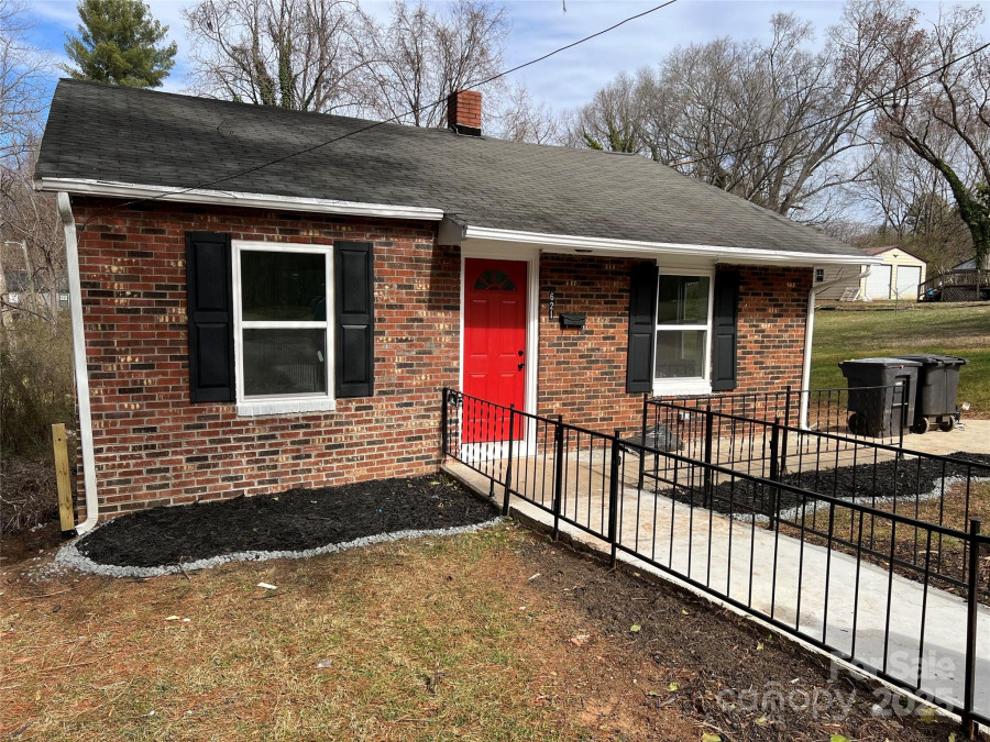 621 Sharpe St Statesville, NC 28677