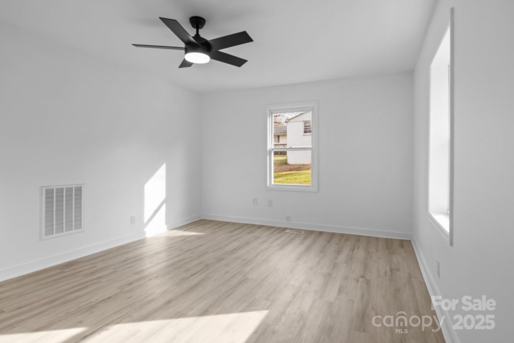 621 Sharpe St Statesville, NC 28677