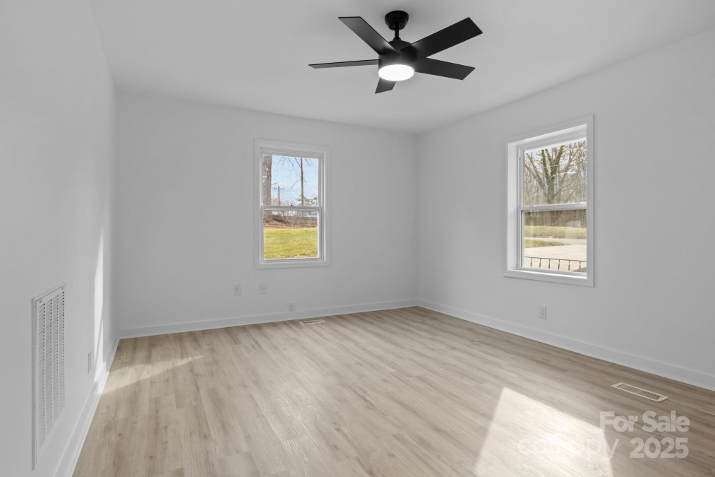 621 Sharpe St Statesville, NC 28677