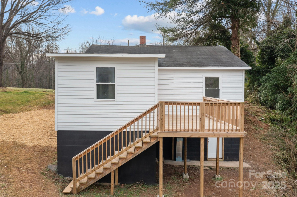 621 Sharpe St Statesville, NC 28677