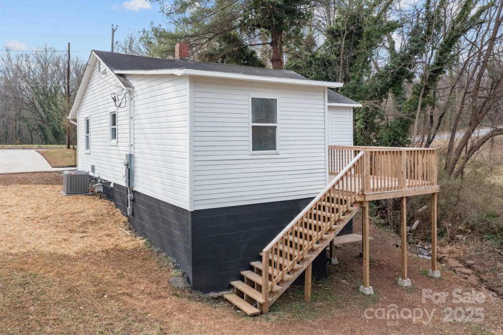 621 Sharpe St Statesville, NC 28677