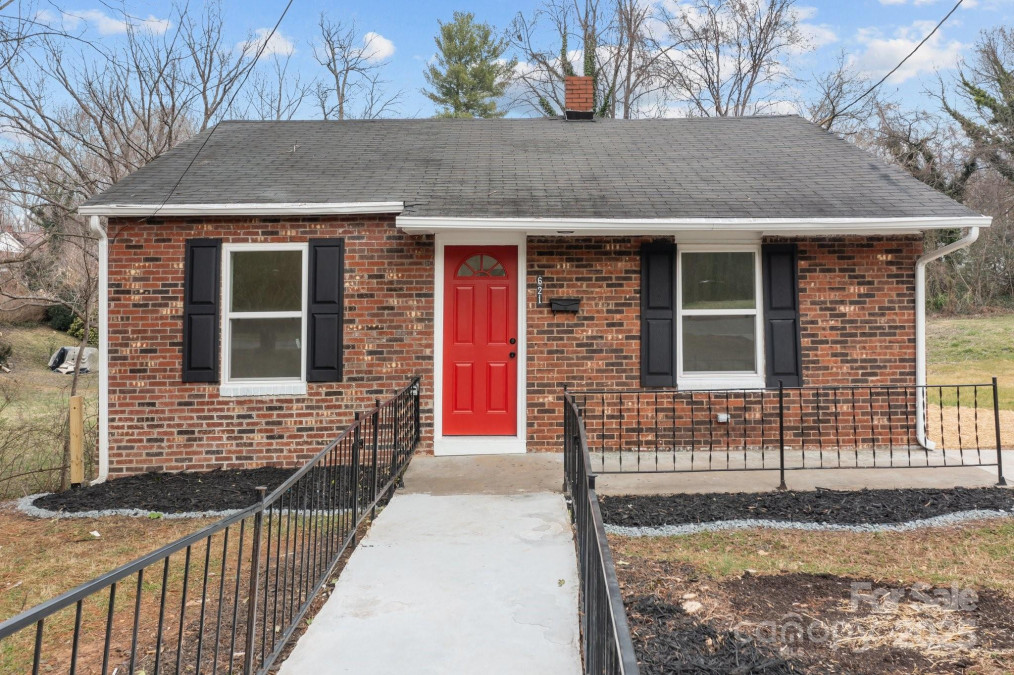 621 Sharpe St Statesville, NC 28677