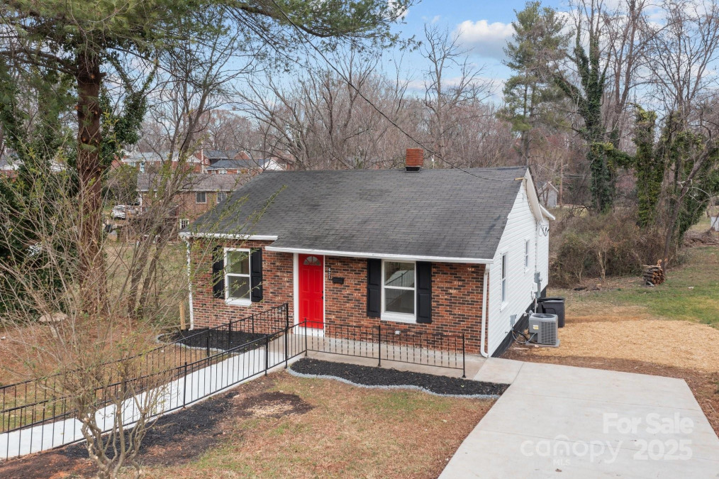 621 Sharpe St Statesville, NC 28677