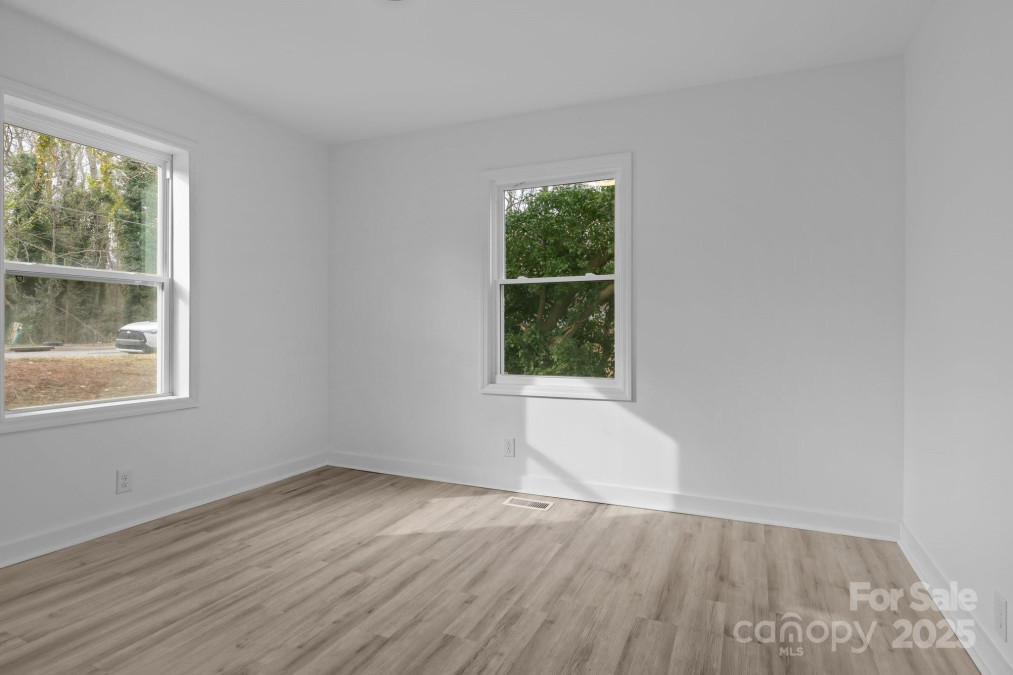 621 Sharpe St Statesville, NC 28677