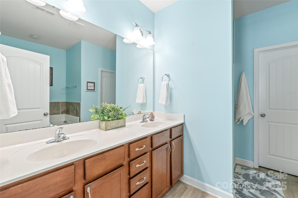 8513 Loxton Cir Charlotte, NC 28214