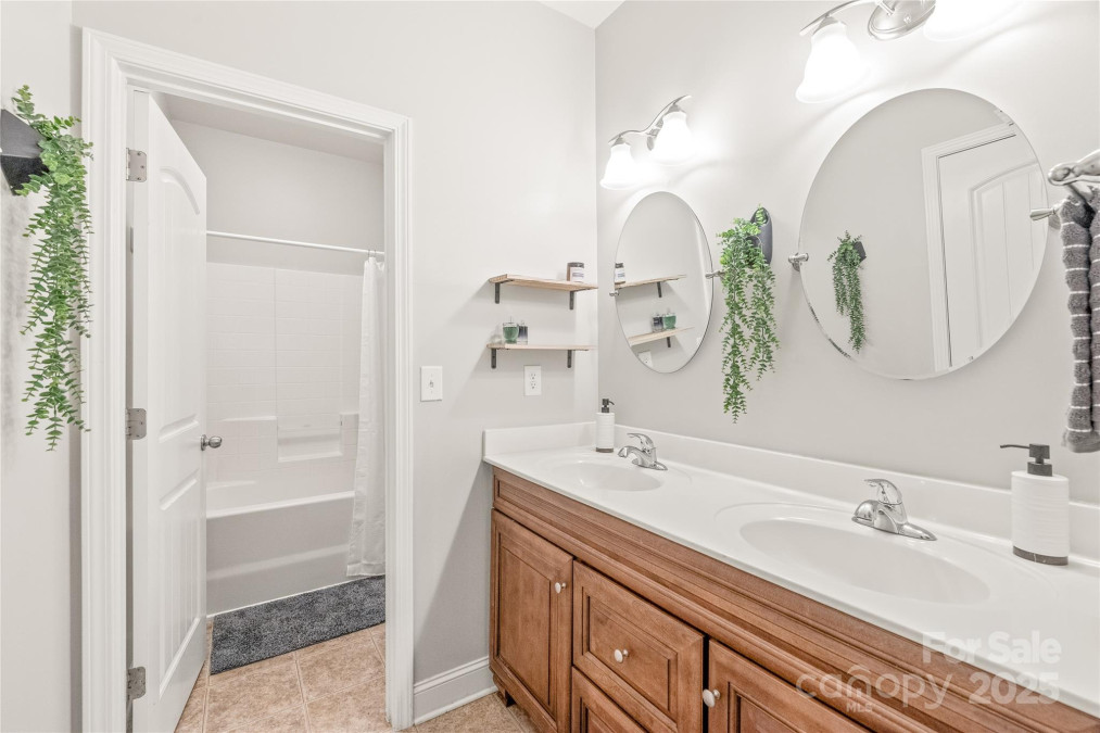 8513 Loxton Cir Charlotte, NC 28214