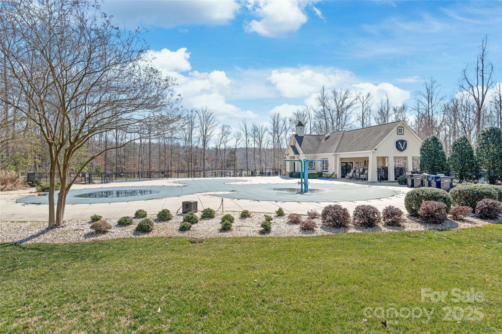 8513 Loxton Cir Charlotte, NC 28214