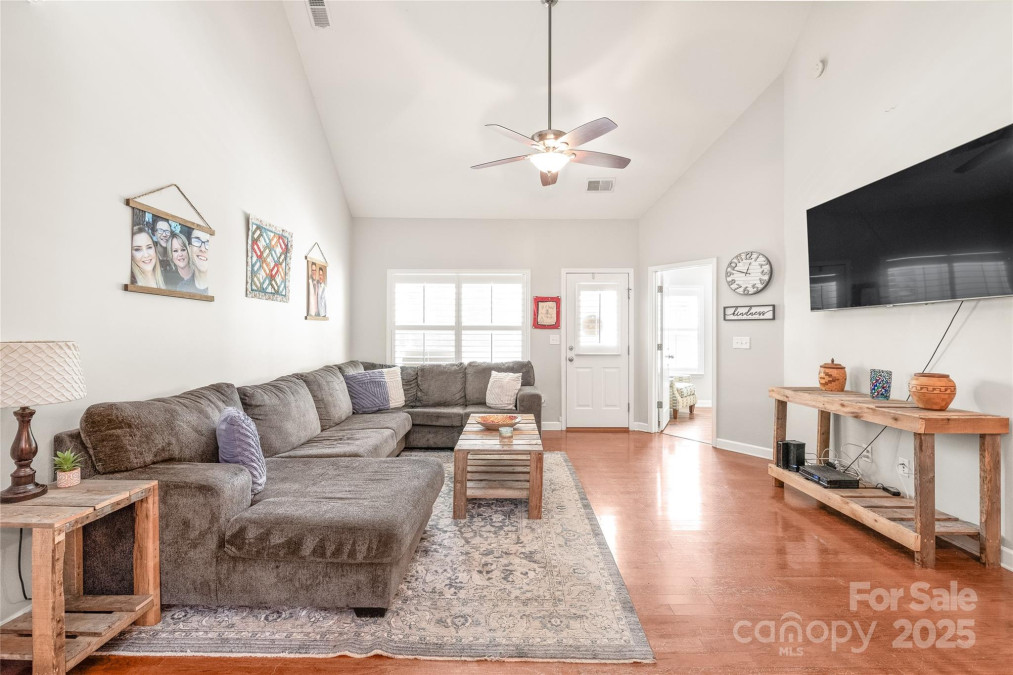 8513 Loxton Cir Charlotte, NC 28214