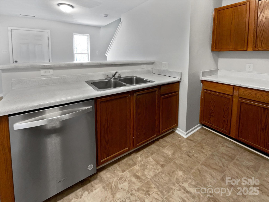 1121 Swearngan Ridge Ct Charlotte, NC 28216