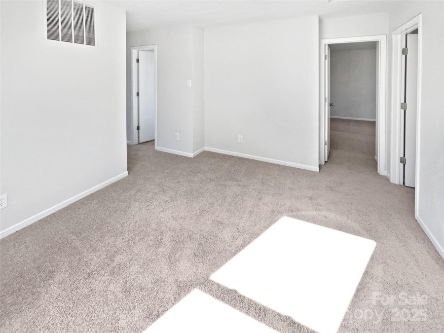 1121 Swearngan Ridge Ct Charlotte, NC 28216