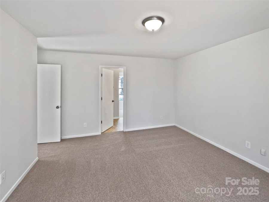1121 Swearngan Ridge Ct Charlotte, NC 28216