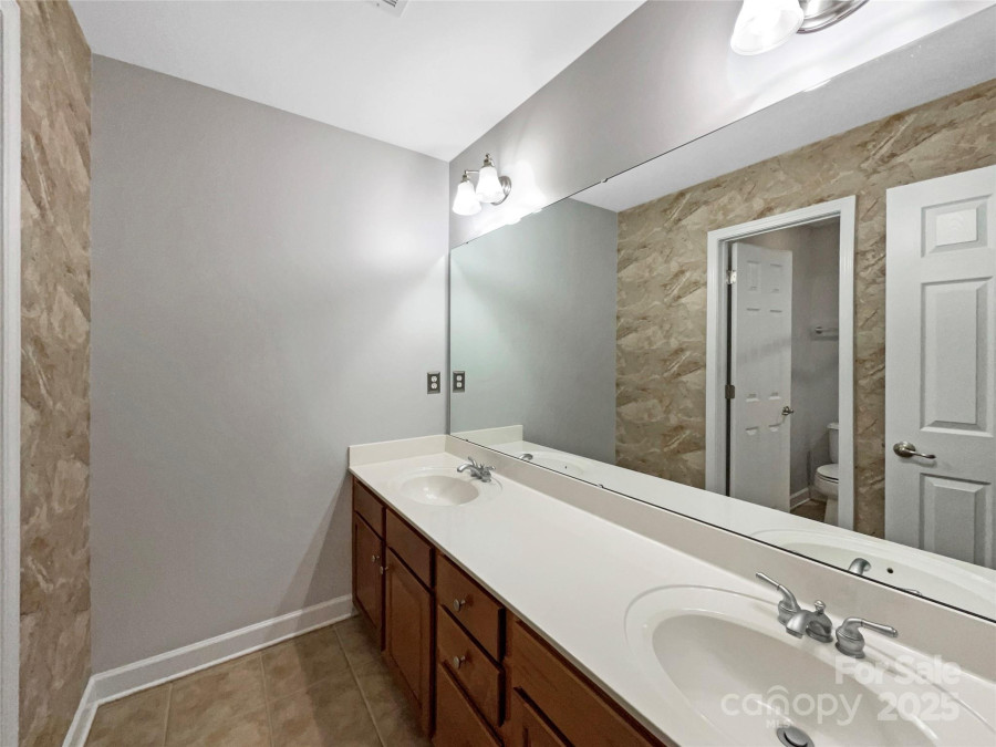 621 Ravenglass Dr Fort Mill, SC 29715