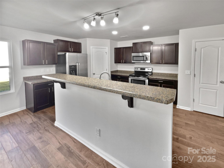 121 Woodbridge Cir Mount Holly, NC 28120