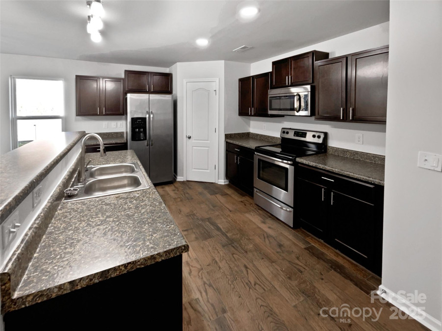 121 Woodbridge Cir Mount Holly, NC 28120