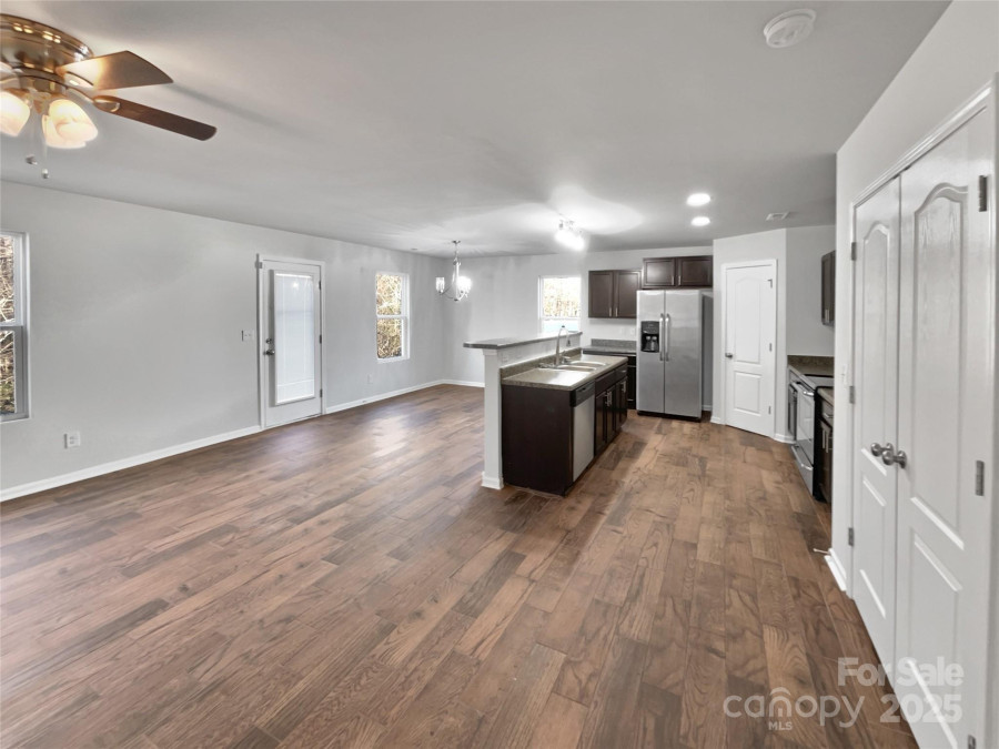 121 Woodbridge Cir Mount Holly, NC 28120