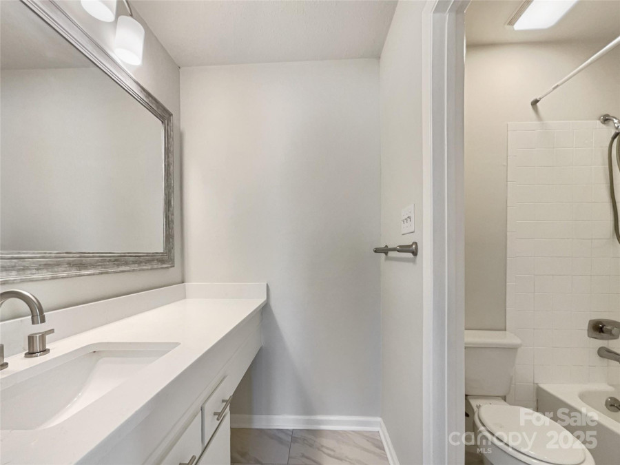4918 Sardis Rd Charlotte, NC 28270