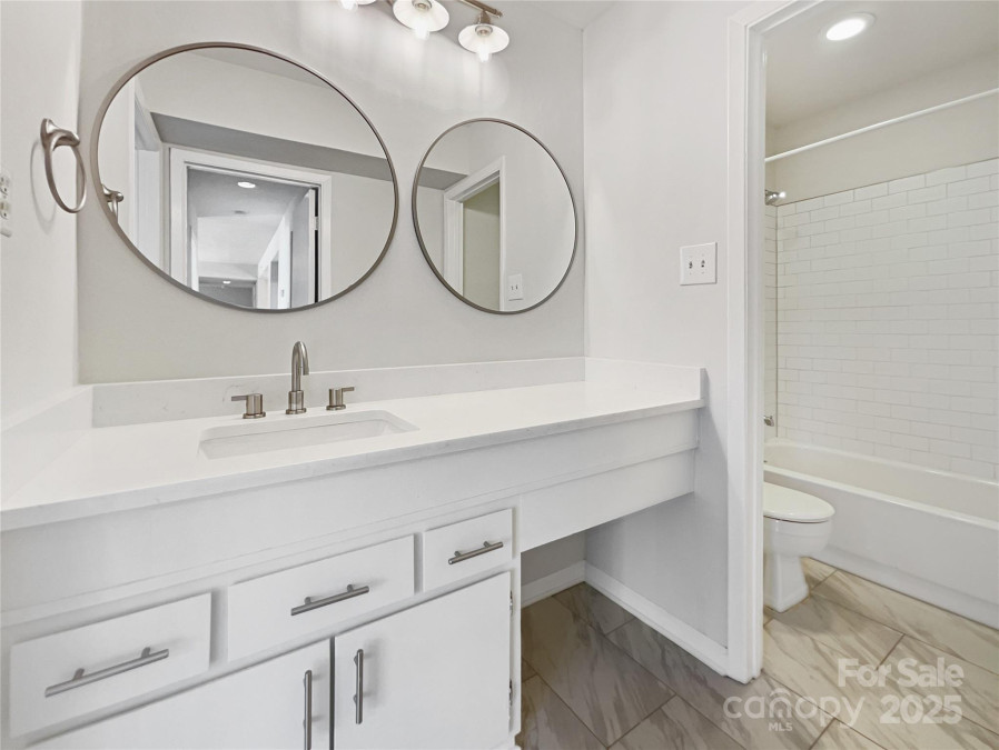 4918 Sardis Rd Charlotte, NC 28270
