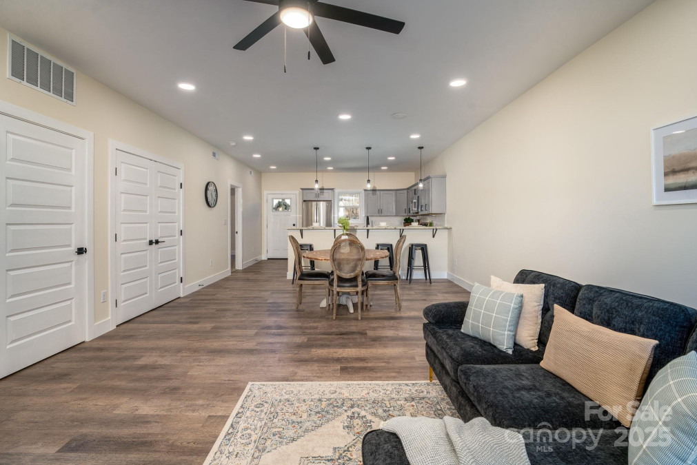 143 Carver St Brevard, NC 28712