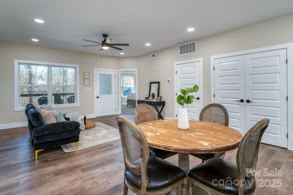 143 Carver St Brevard, NC 28712