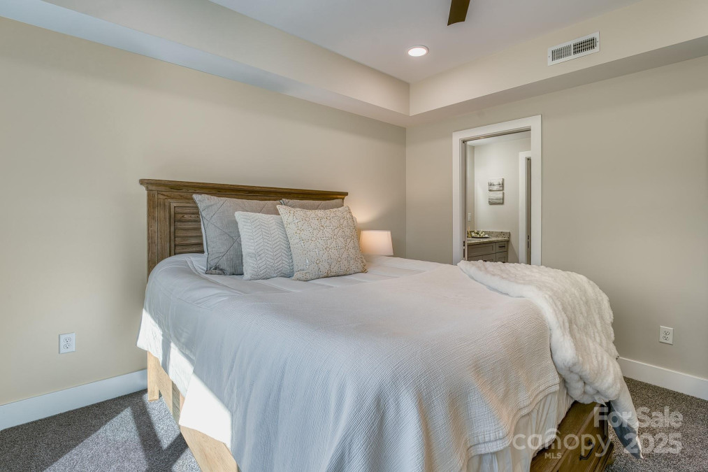143 Carver St Brevard, NC 28712