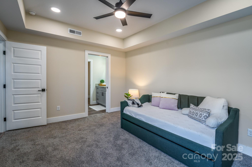 143 Carver St Brevard, NC 28712