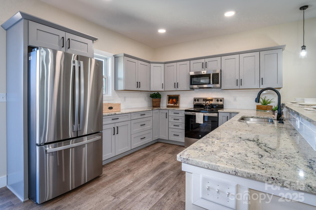 143 Carver St Brevard, NC 28712