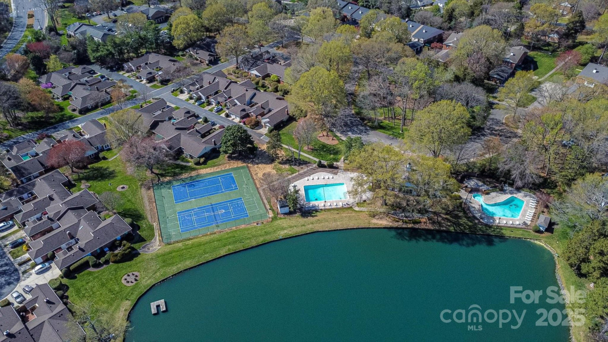 7214 Quail Meadow Ln Charlotte, NC 28210
