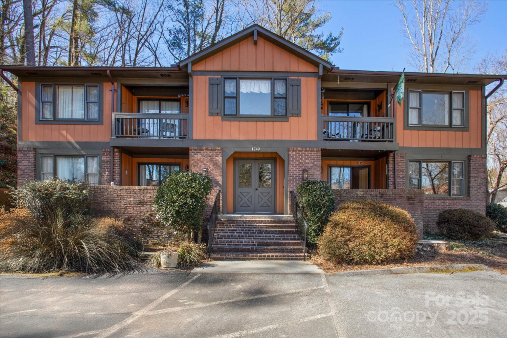 1749 B Haywood Manor Rd Hendersonville, NC 28791