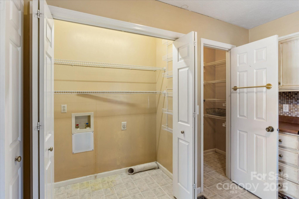 1749 B Haywood Manor Rd Hendersonville, NC 28791
