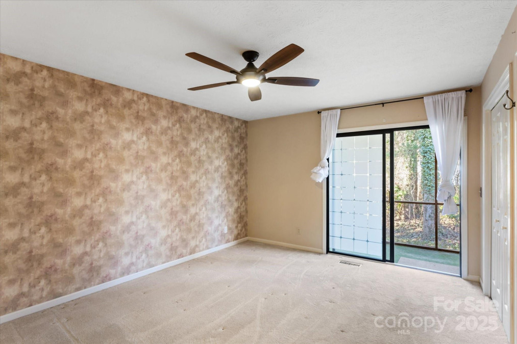 1749 B Haywood Manor Rd Hendersonville, NC 28791