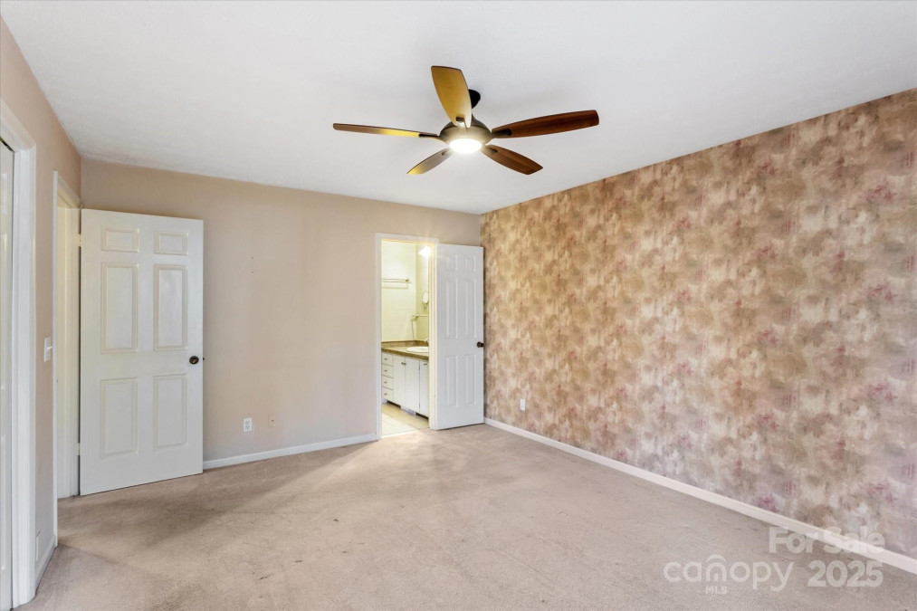 1749 B Haywood Manor Rd Hendersonville, NC 28791