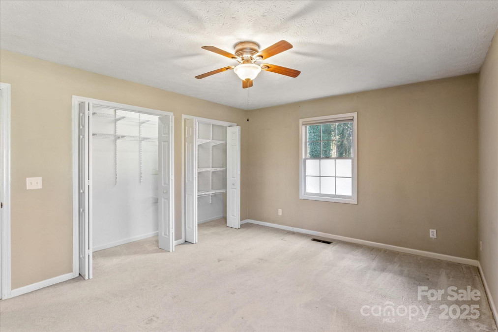1749 B Haywood Manor Rd Hendersonville, NC 28791