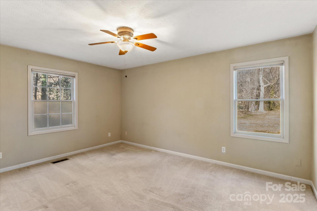 1749 B Haywood Manor Rd Hendersonville, NC 28791
