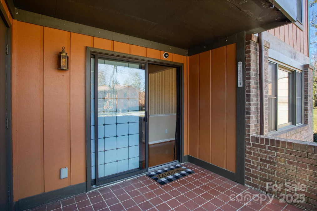 1749 B Haywood Manor Rd Hendersonville, NC 28791