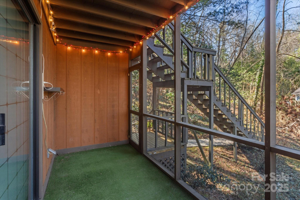 1749 B Haywood Manor Rd Hendersonville, NC 28791
