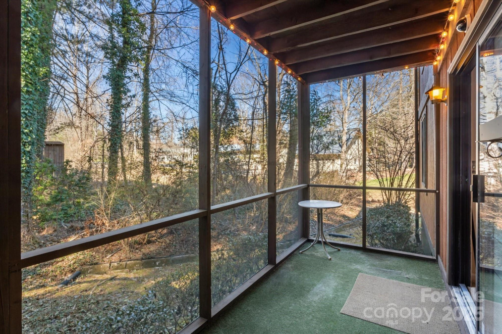 1749 B Haywood Manor Rd Hendersonville, NC 28791