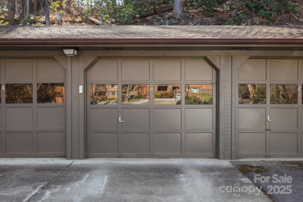 1749 B Haywood Manor Rd Hendersonville, NC 28791