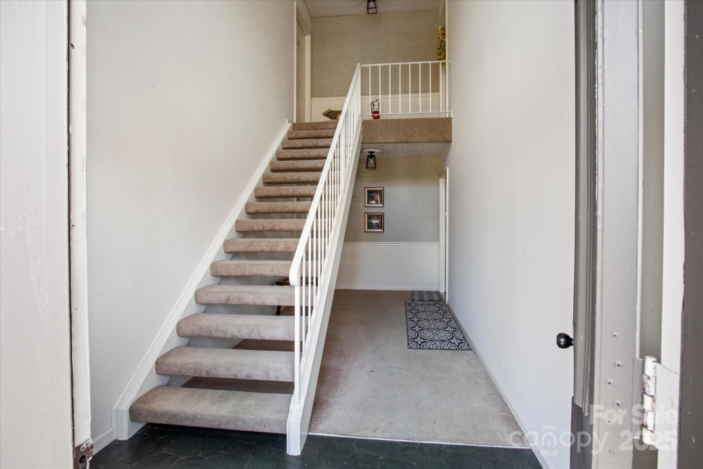 1749 B Haywood Manor Rd Hendersonville, NC 28791