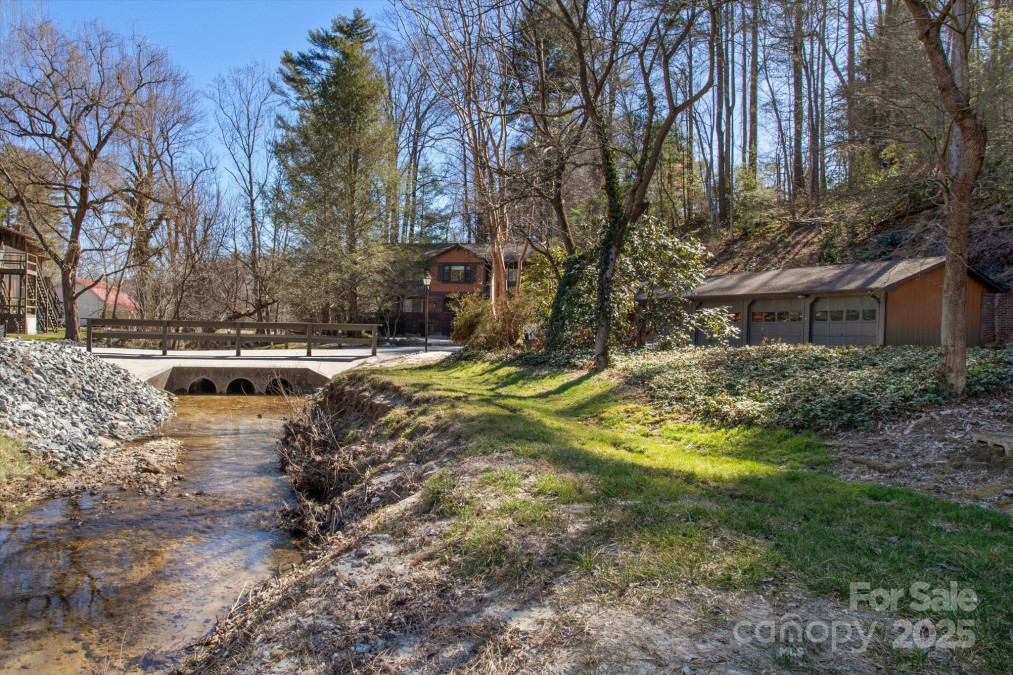 1749 B Haywood Manor Rd Hendersonville, NC 28791